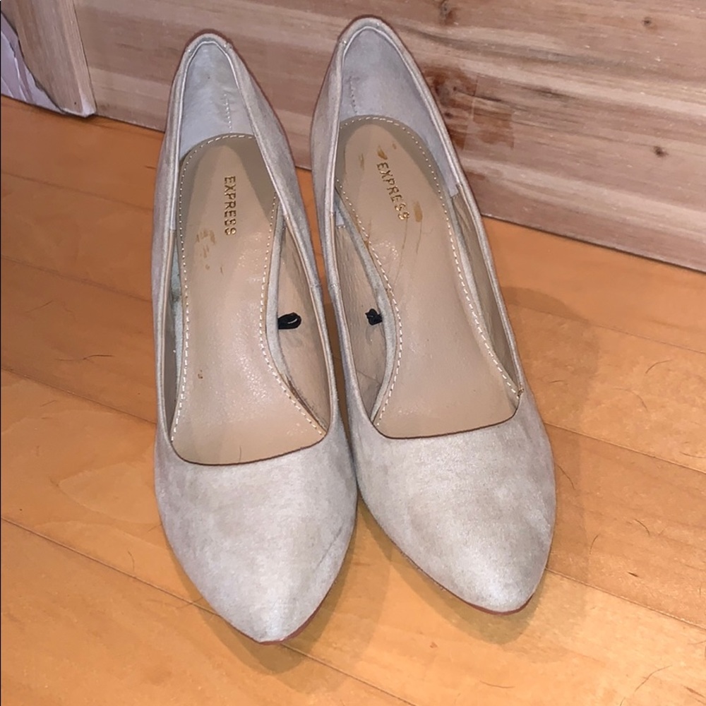 Express size 9 NWOB nude heels